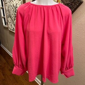 Calvin Klein Top NWOT With Side Slit In Sleeves 100% Polyester
